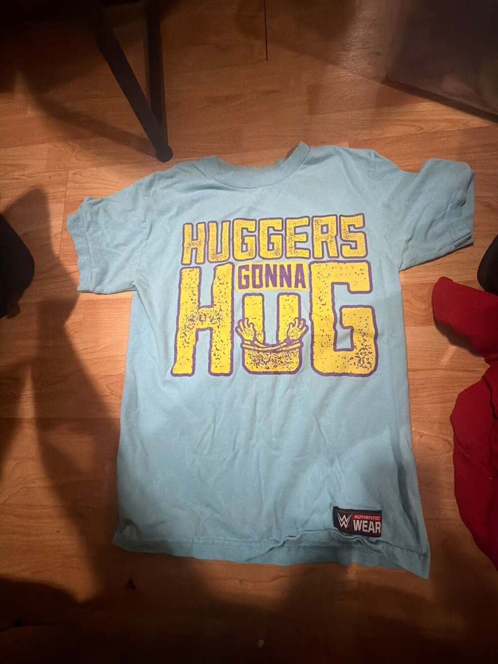 Vintage WWE Bayley Huggers Gonna Hug T-Shirt Size S Blue Wrestling